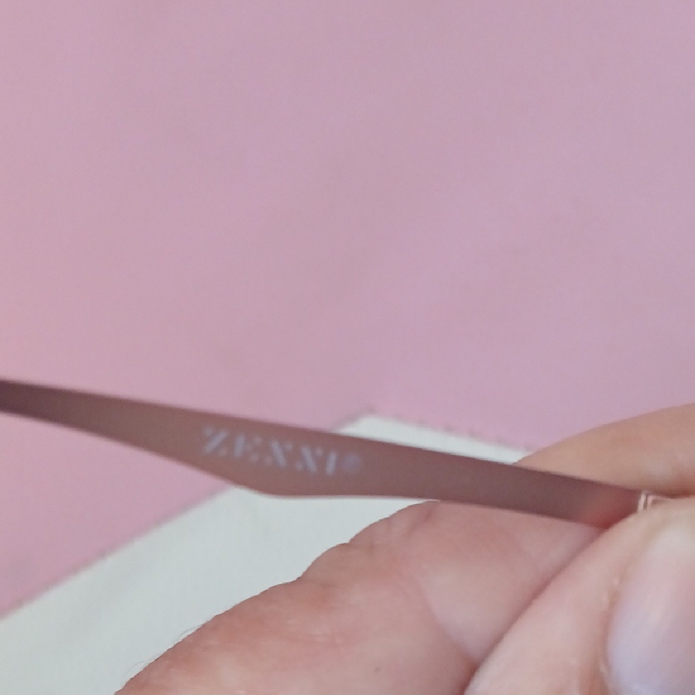 Chic Rectangular Pink Sunglasses - image 3